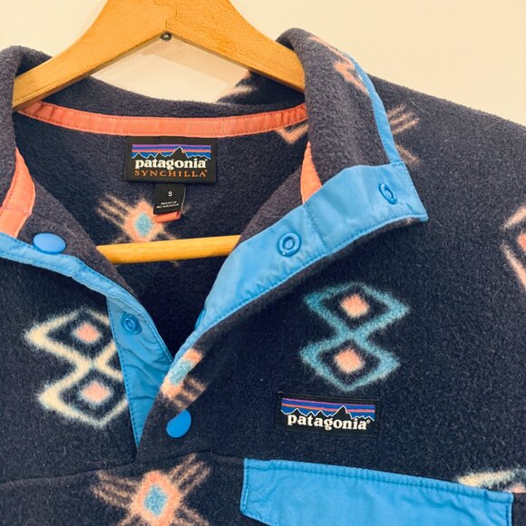 Patagonia Women's Synchilla Snap-T Fleece Pullover – Navy Aztec Pattern - Small - Picture 2 of 5